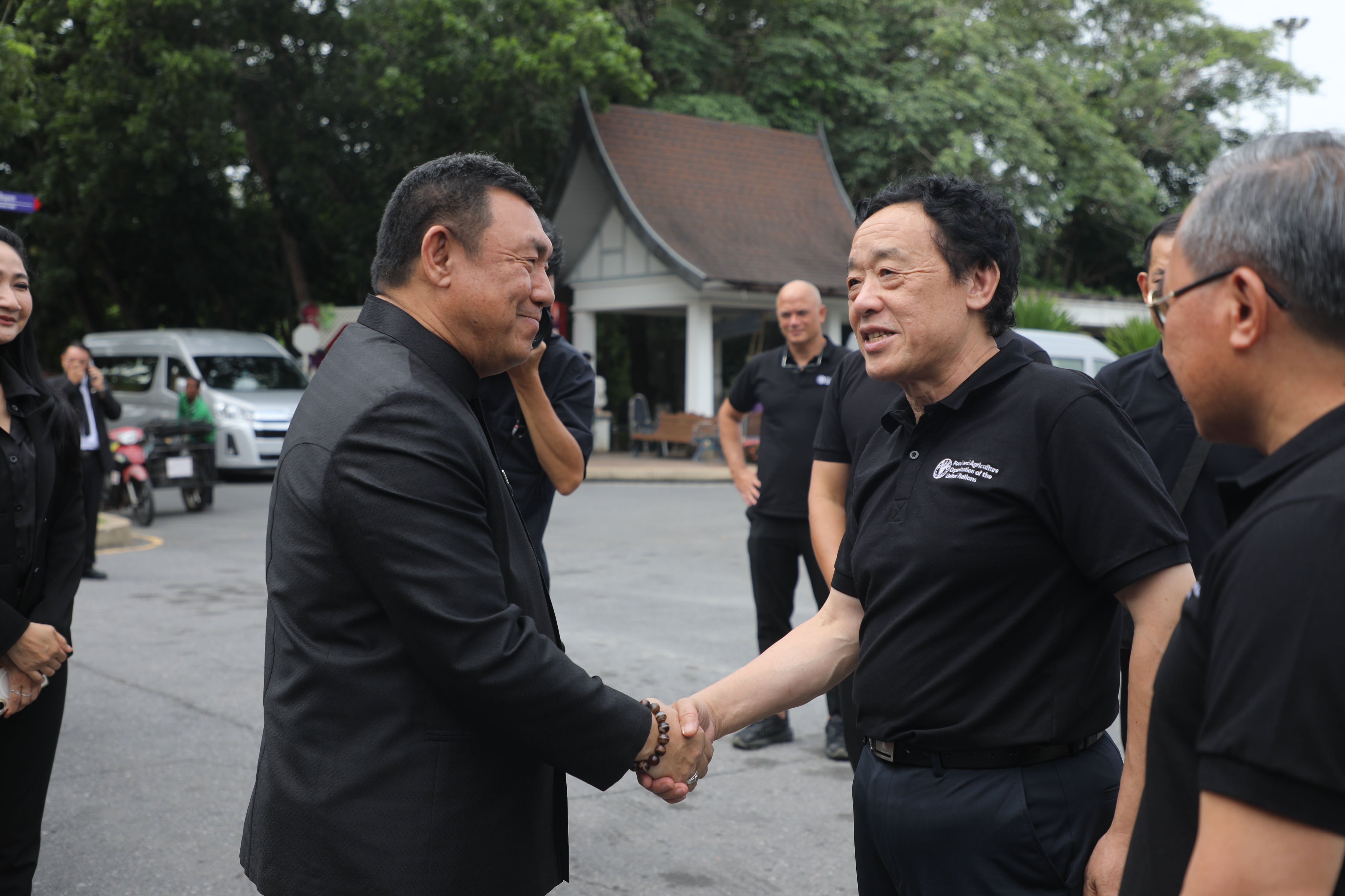 title - ส.ป.ก. เปิดศูนย์ส่งเสริมและพัฒนาอาชีพเสริมนอกภาคเกษตร ต้อนรับผู้อำนวยการใหญ่ FAO แสดงผลงานด้านศิลปวัฒนธรรม
